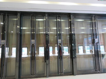 金屬門與防盜門 安全防護的選擇指南